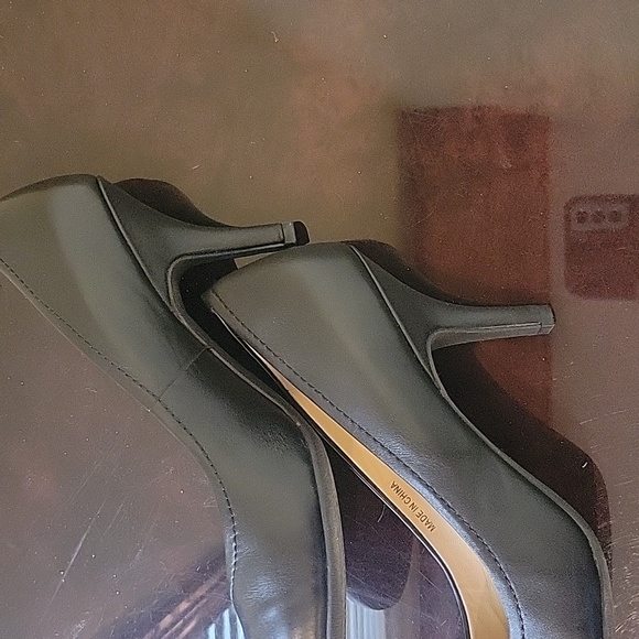 Shoes - Picture 3 of 9